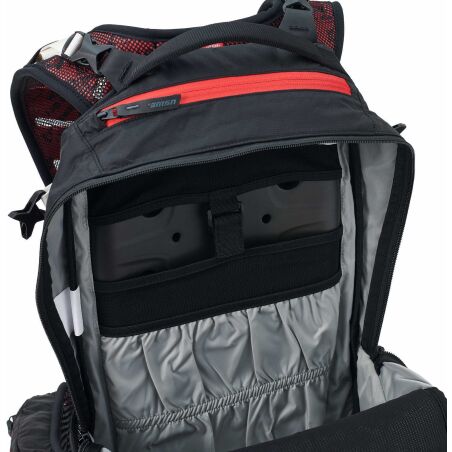 USWE Protektor-Rucksack Flow schwarz/rot 16 L