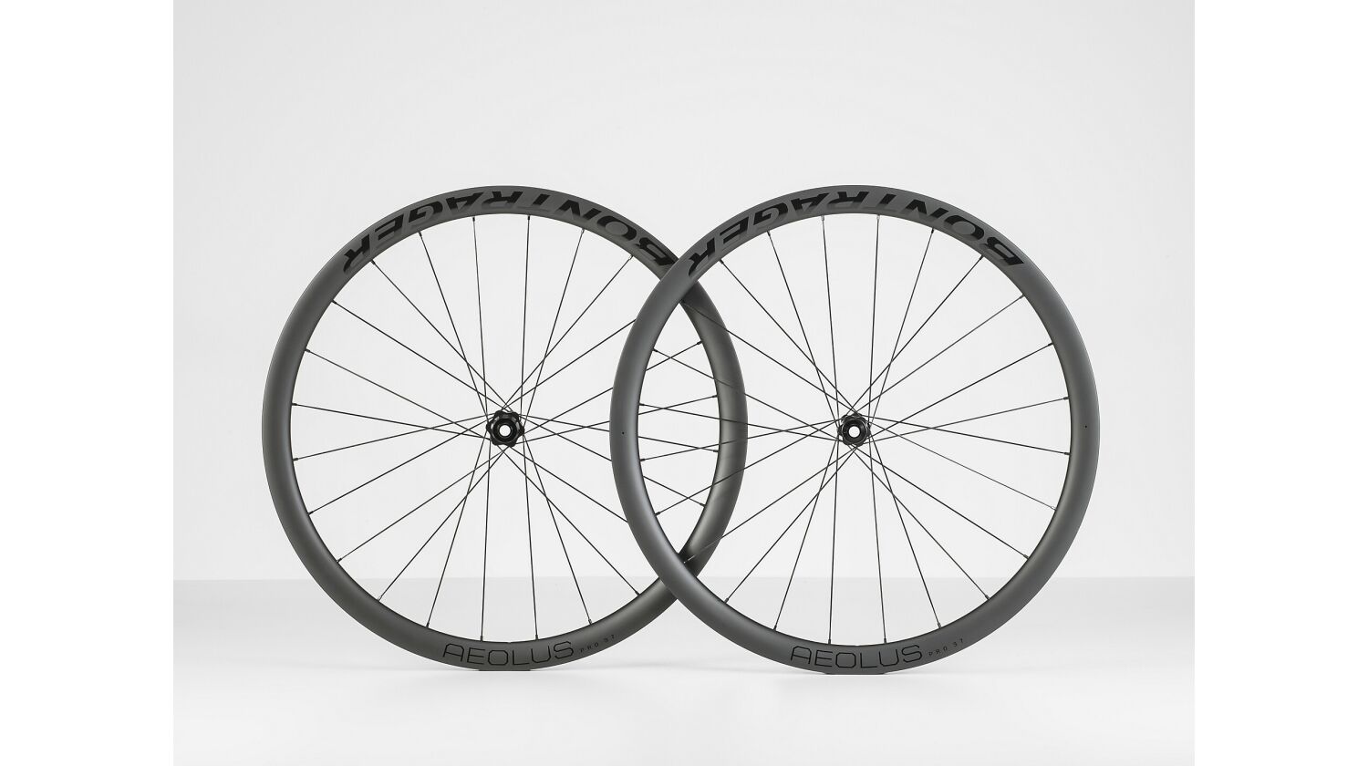 Bontrager Aeolus Pro 37 TLR Disc 28" Hinterrad schwarz