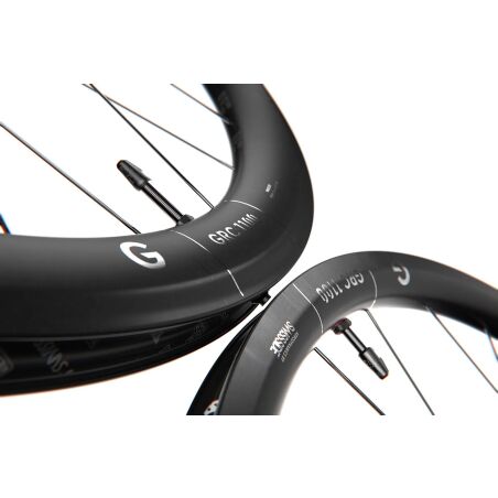 DT Swiss GRC 1100 Dicut 30 Vorderrad 28&quot;, Carbon, Center Lock, Felgenh&ouml;he 30 mm f&uuml;r Steckachse 12/100 mm TA