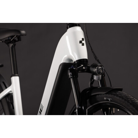 Cube Touring Hybrid One 600 Wh E-Bike Easy Entry 28" metallicwhite&acute;n&acute;chrome