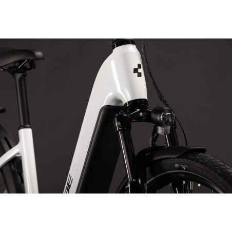 Cube Touring Hybrid ONE 600 Wh E-Trekkingbike Easy Entry 28" metallicwhite&acute;n&acute;chrome